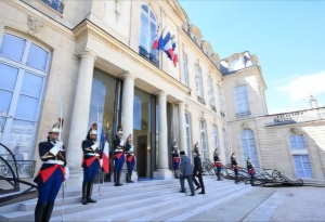 Presiden Prabowo Disambut Pasukan Kehormatan di Istana Élysée, Perkuat Hubungan Indonesia–Prancis