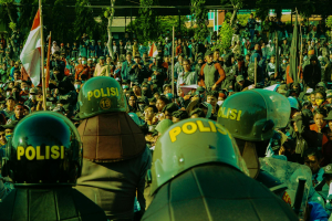 Pengaruh Geopolitik Indonesia: Bandingkan Strategi Ekonomi, Militer, dan Diplomasi yang Berpengaruh atau Mengapa Kunci Keamanan Indonesia Bervariasi: Perbandingan Pengaruh Ekonomi, Militer, dan Pembangunan Infrastruktur atau Dampak Geopolitik Indonesia: Sebutkan Apa yang Lebih Penting – Hubungan Internasional, Investasi Asing, atau Peningkatan Ekonomi Domestik atau Apa Itu Pengaruh Geopolitik Indonesia? Pengaruh Ekonomi, Militer, dan Diplomatik dalam Membentuk Kebijakan Pemerintah
