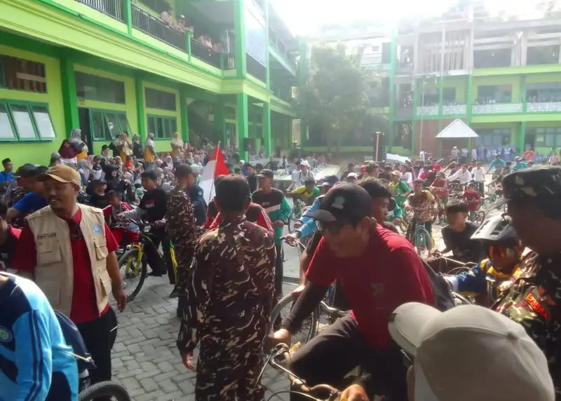 Haul Mbah KH Musthofa Abdul Karim ke-78 Ponpes Kranji Lamongan, Ratusan Santri Ikuti Gowes Napak Tilas.